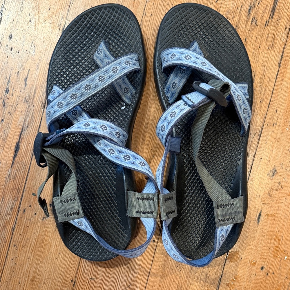 Chaco Women’s Z2 classic adjustable strap Black and Blue Sandal